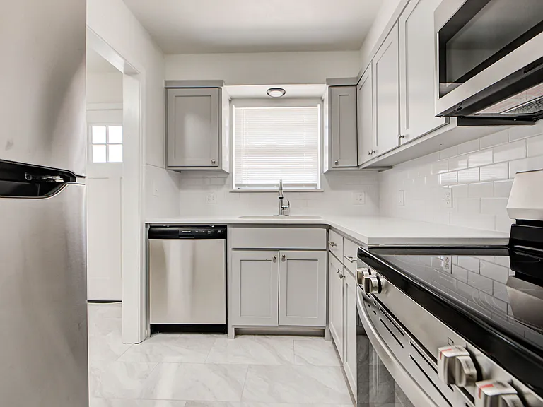 2112 Melrose Dr #1 — Photo 9