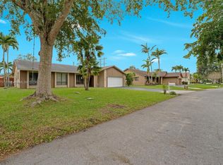 11710 S Island Rd, Cooper City, FL 33026