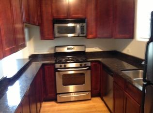 72 Pine Ave APT 3B, Riverside, IL 60546