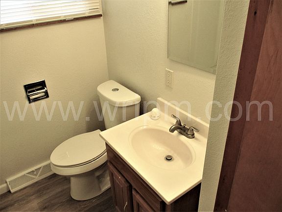 4th image of 907 Fenton St
