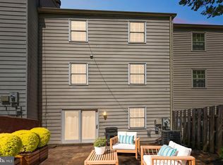 9427 Candleberry Ct, Burke, VA 22015