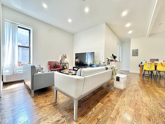 3rd image of 335 Woodbine St #2B