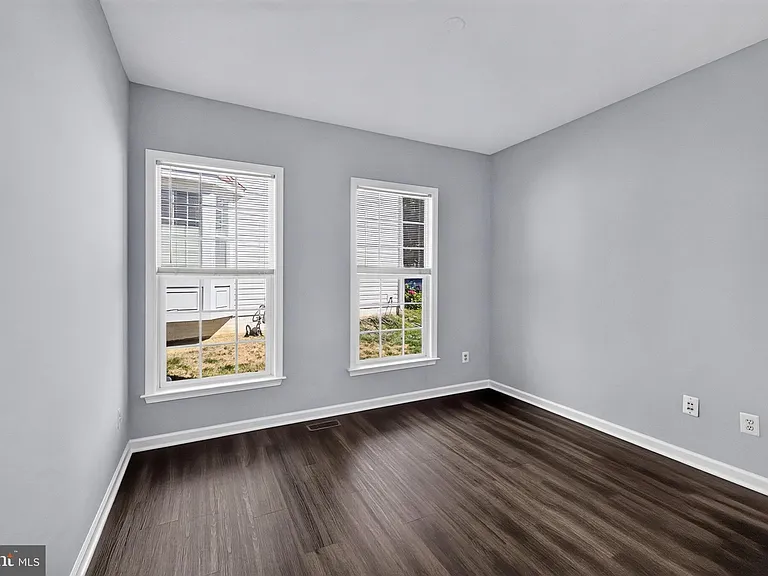 9036 Woodpecker Ct — Photo 28