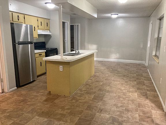 5th image of 236 E Holly Dr