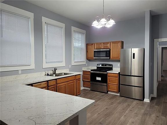 5th image of 333-35 Whitney Ave