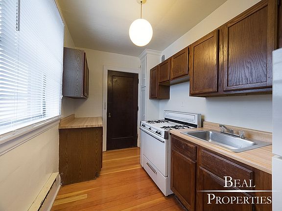 5th image of 373 Hazel Ave #B8