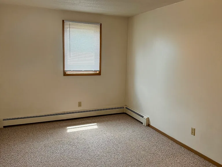 612 E Court St #11 — Photo 8