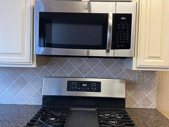 3rd image of 1220 S Alta Vista Ave