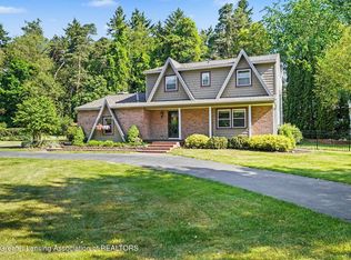 5684 Forest Green Dr, Perry, MI 48872