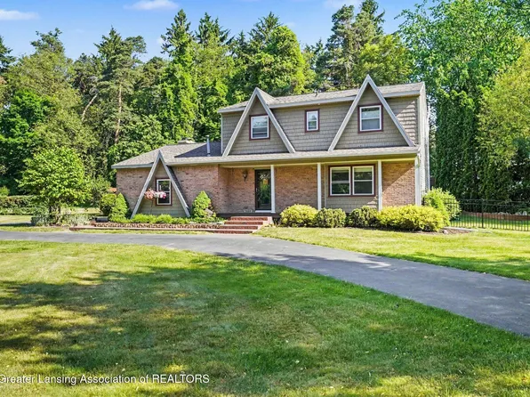 5684 Forest Green Dr, Perry, MI 48872