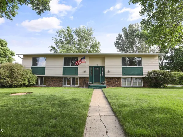 312 18th St E, Williston, ND 58801