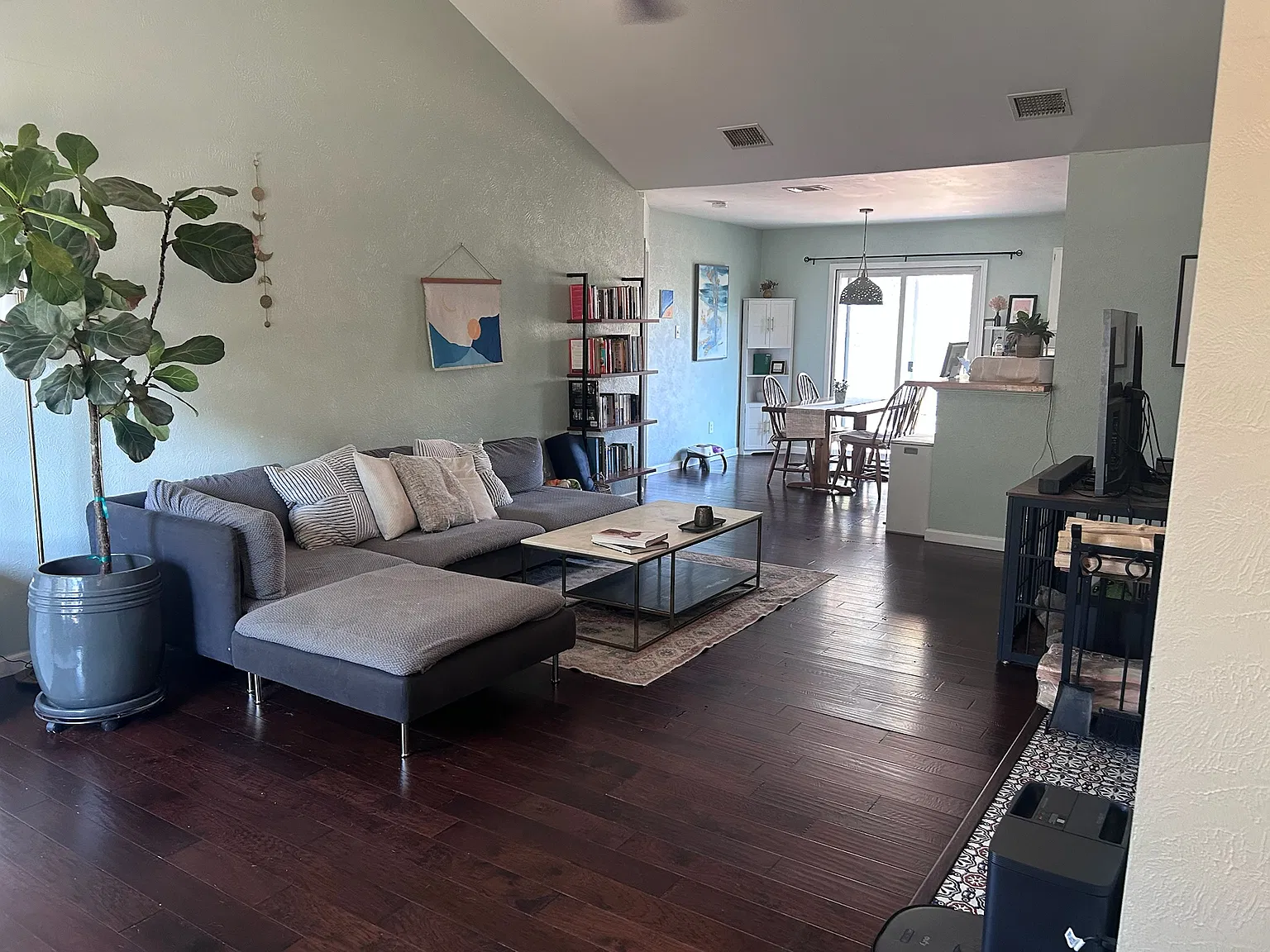 3 bed, 1348 sqft, $2,400 — Photo 4