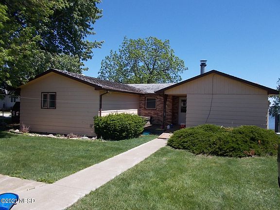 2nd image of 882 N Lake Dr