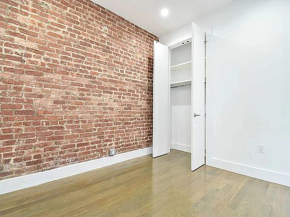 4th image of 125 Sterling St #36
