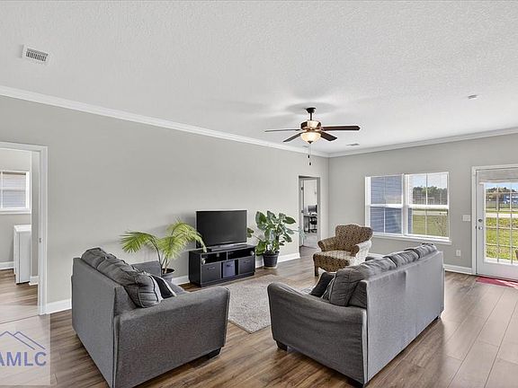 5th image of 130 Archibald Ave SE