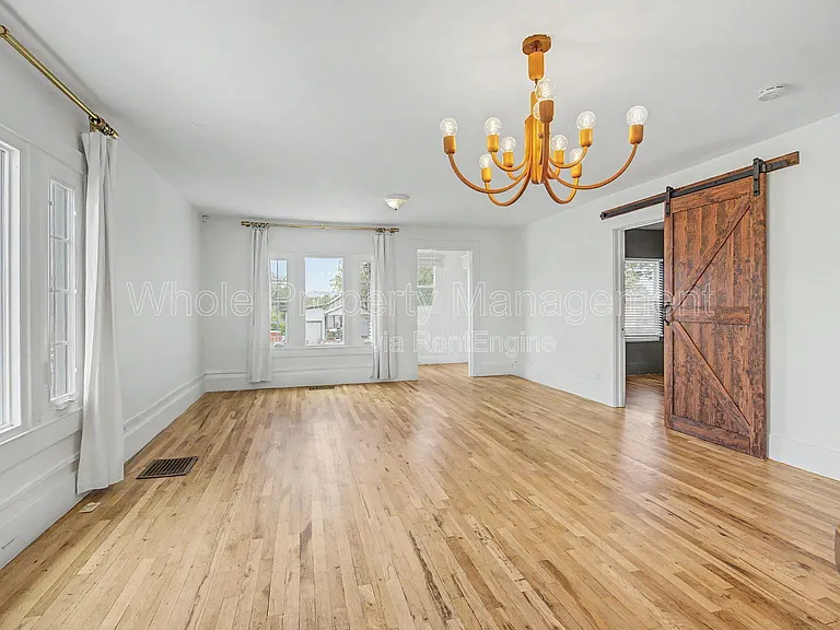 110 S Quitman St — Photo 4
