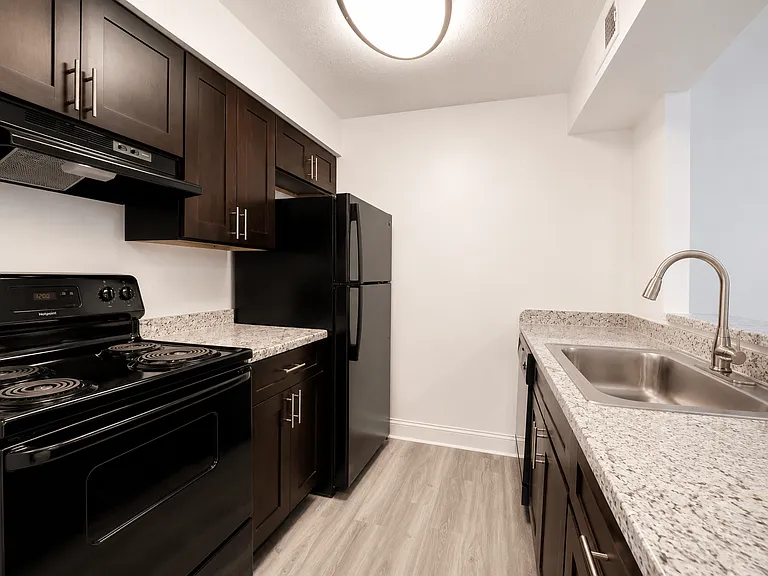 Camelot East Apartments — Photo 14