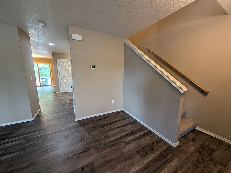 7302 Hayworth Ave NE — Photo 6