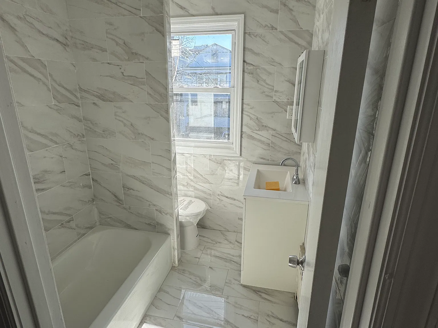 4 bed, 2000 sqft, $3,500 — Photo 3
