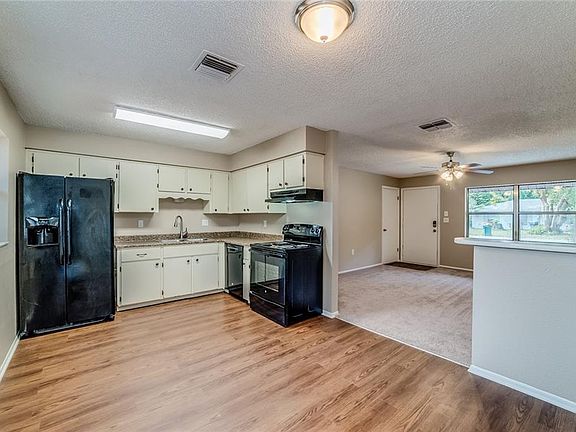 4th image of 1321 Cedar Ave