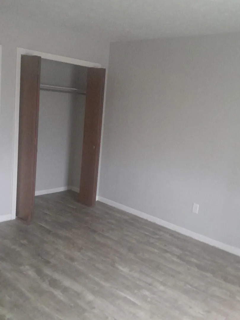728 Broadway St — Photo 4
