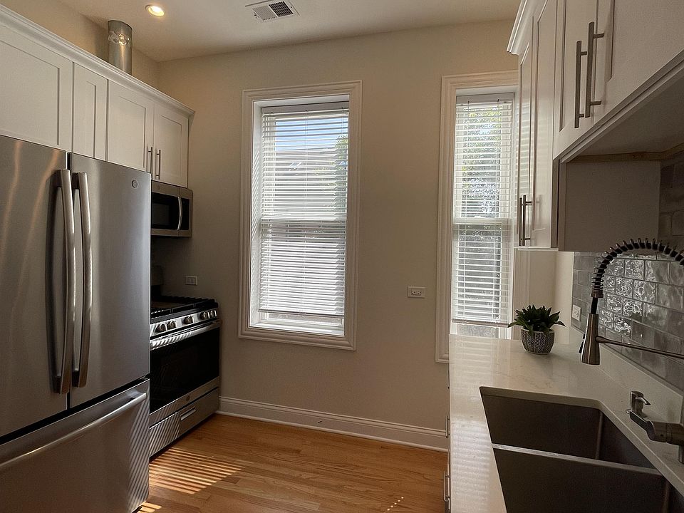 1st image of 846 N Hermitage Ave #10509159