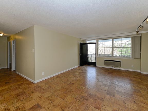 4th image of 2030 N Adams St