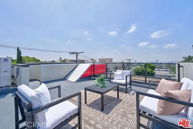 1204 N Orange Grove Ave — Photo 30