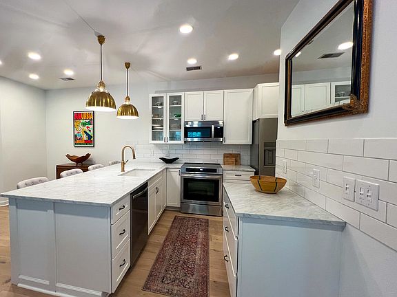 4th image of 408 S Elgin Ct