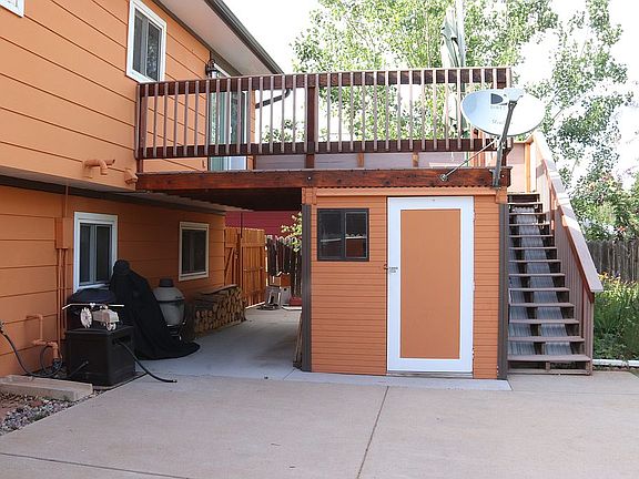 4th image of 1075 Arapaho Dr