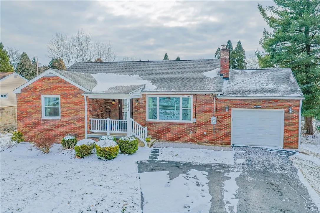 332 E Maitland Ln photo 1