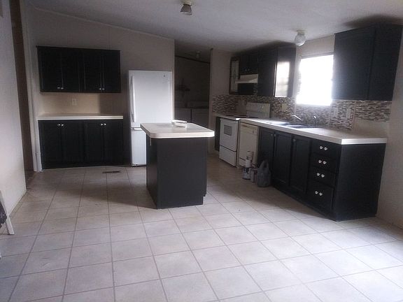 LARGE KITCHEN AREA