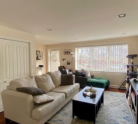 3rd image of 9013 Old Bonhomme Rd Floor 1