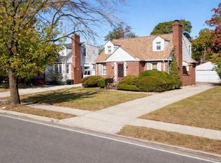 197 Foxhurst Road, Oceanside, NY 11572