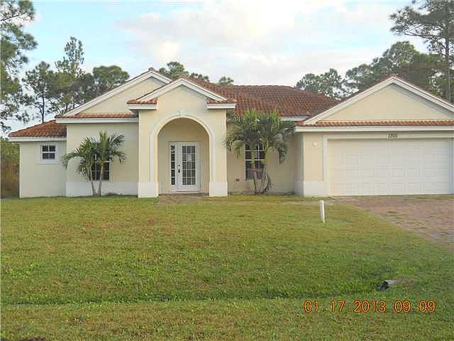 Home For Sale In Port saint lucie
