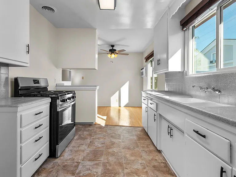 4460 Ensign Ave. — Photo 21