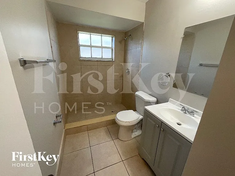 10352 SW 208th Ln — Photo 10