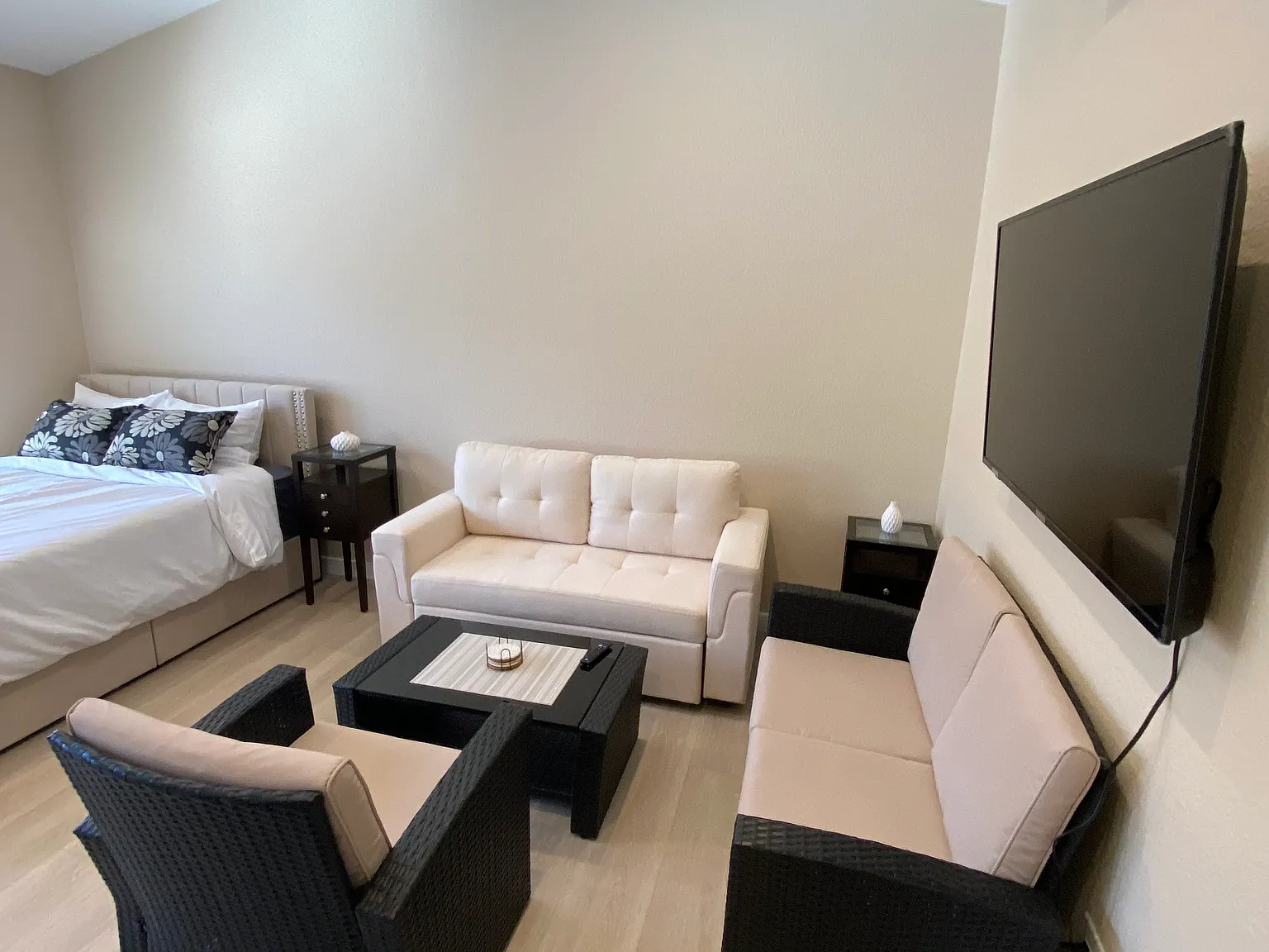 Studio, 265 sqft, $1,950 — Photo 2