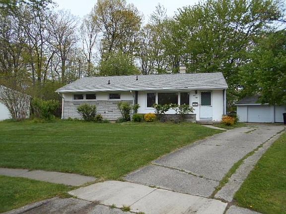 2nd image of 950 Sherwood Cir