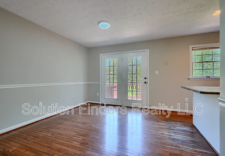 3419 Clairborne Way — Photo 6