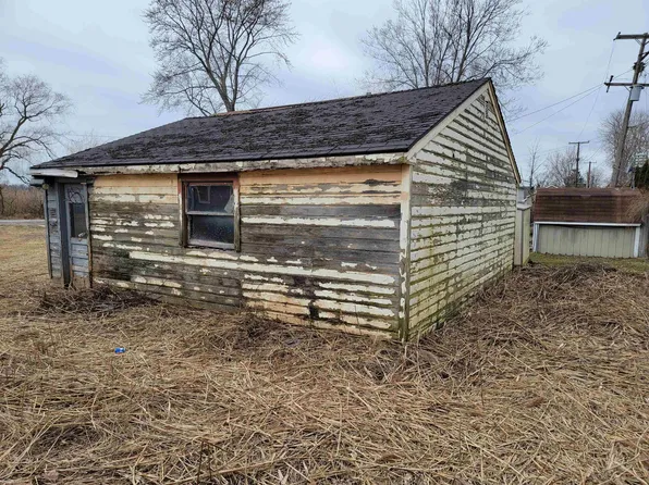 332 Greenwood St, Clay, MI 48001