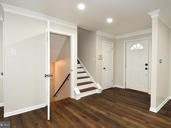 3rd image of 18501 Queen Elizabeth Dr