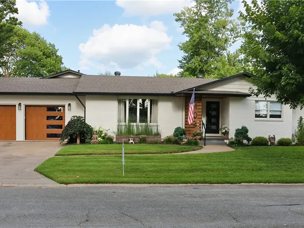 404 NW H St, Bentonville, AR 72712