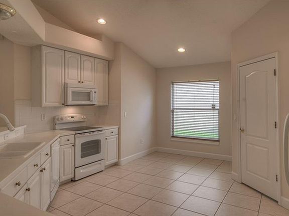 4th image of 5213 Abbey Park Ave