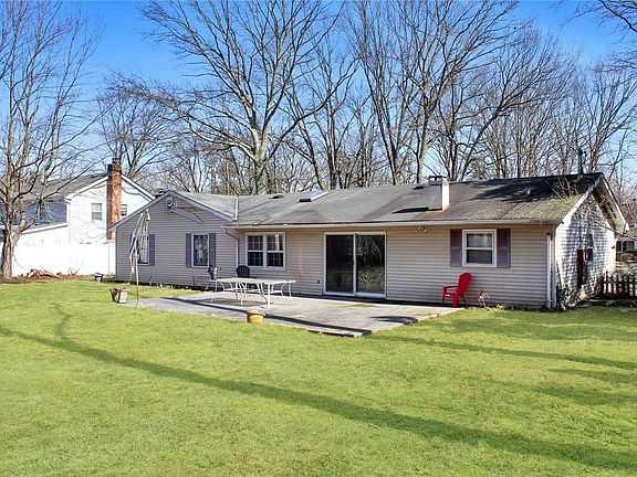 3rd image of 44 Spencer Ln
