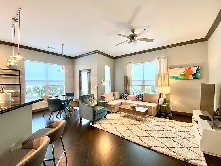 1010 Rosine St #20 — Photo 1
