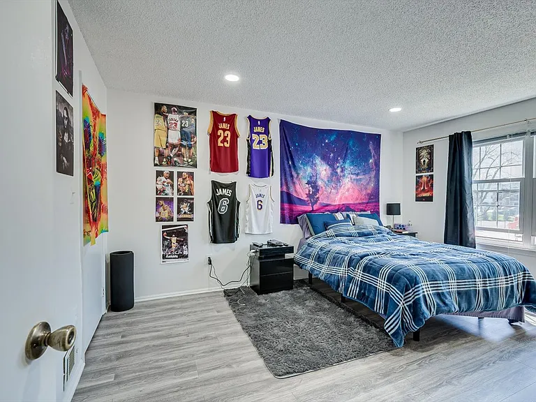 409 Lancaster Ct — Photo 17