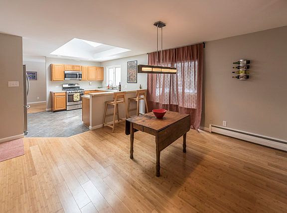 3rd image of 601 E Burkwood Ct