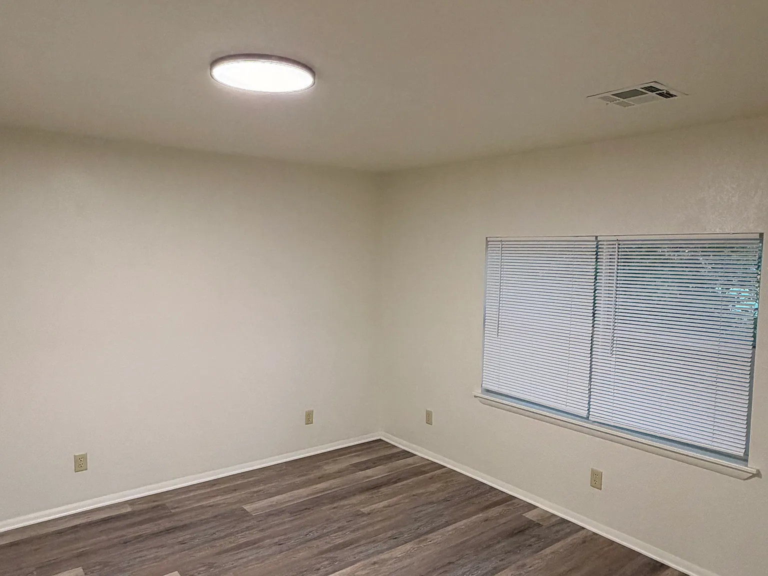 3 bed, 1727 sqft, $1,350 — Photo 2