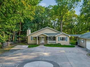 4241 S Shore Dr, Waterford, MI 48328